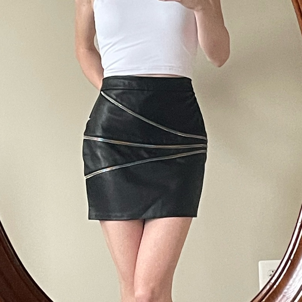 Zara faux leather mini skirt with zipper detailing
